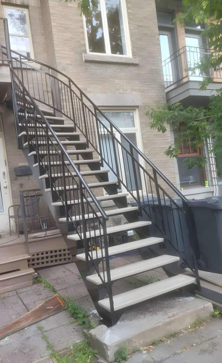 Fabrication escaliers pour entrée maison Montréal