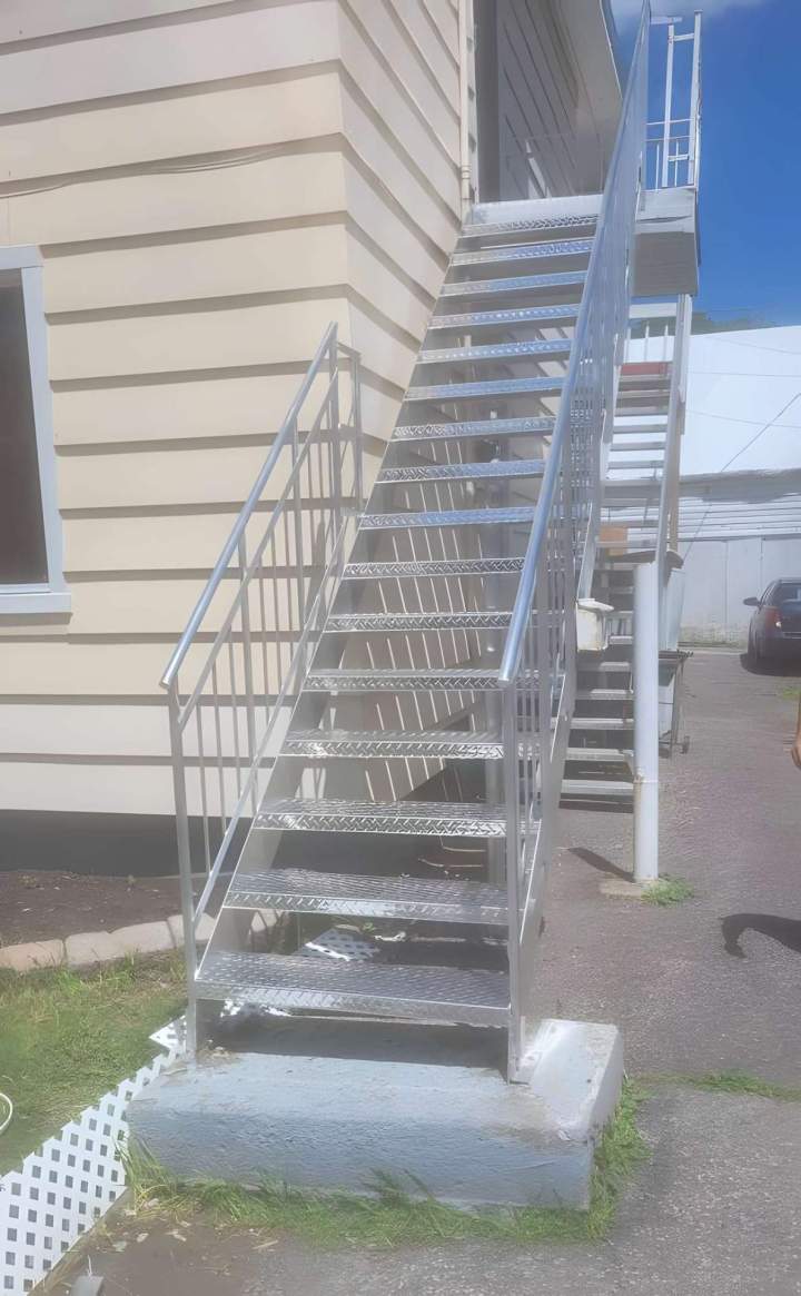 Fabrication escaliers en acier Montréal
