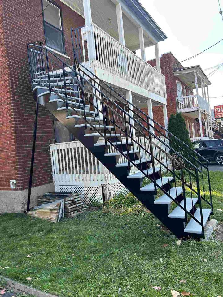 Escalier acier intérieur moderne Montréal