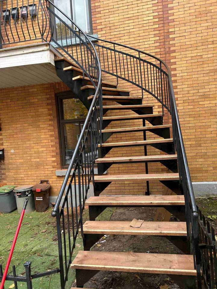 Entretien d’escalier en acier Montréal