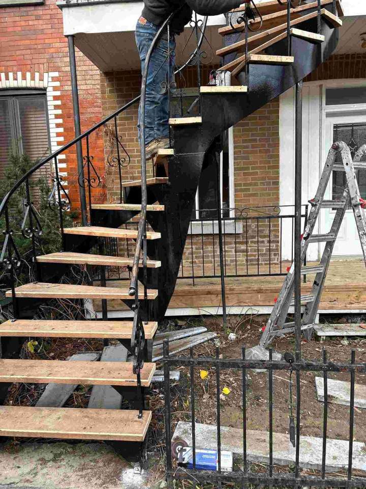 Réparation d'escalier avant/après Laval