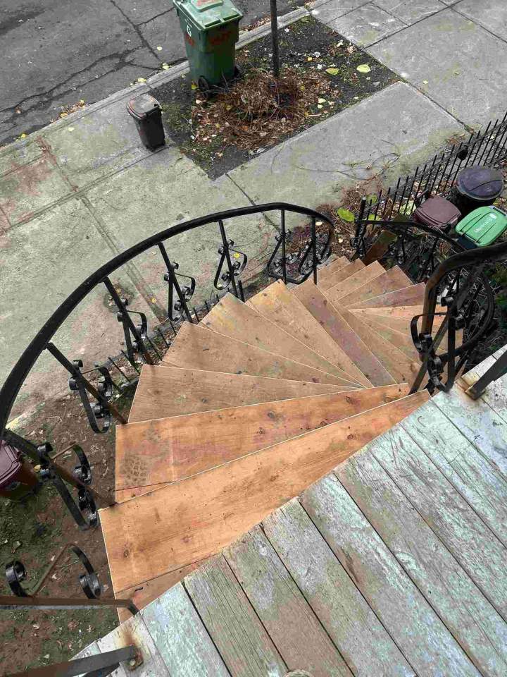 Conception escalier acier pour maison Montréal